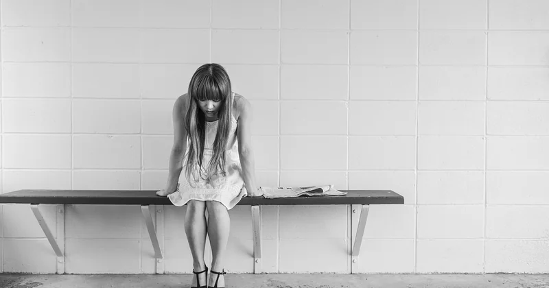 What are some characteristics of a weak manager?